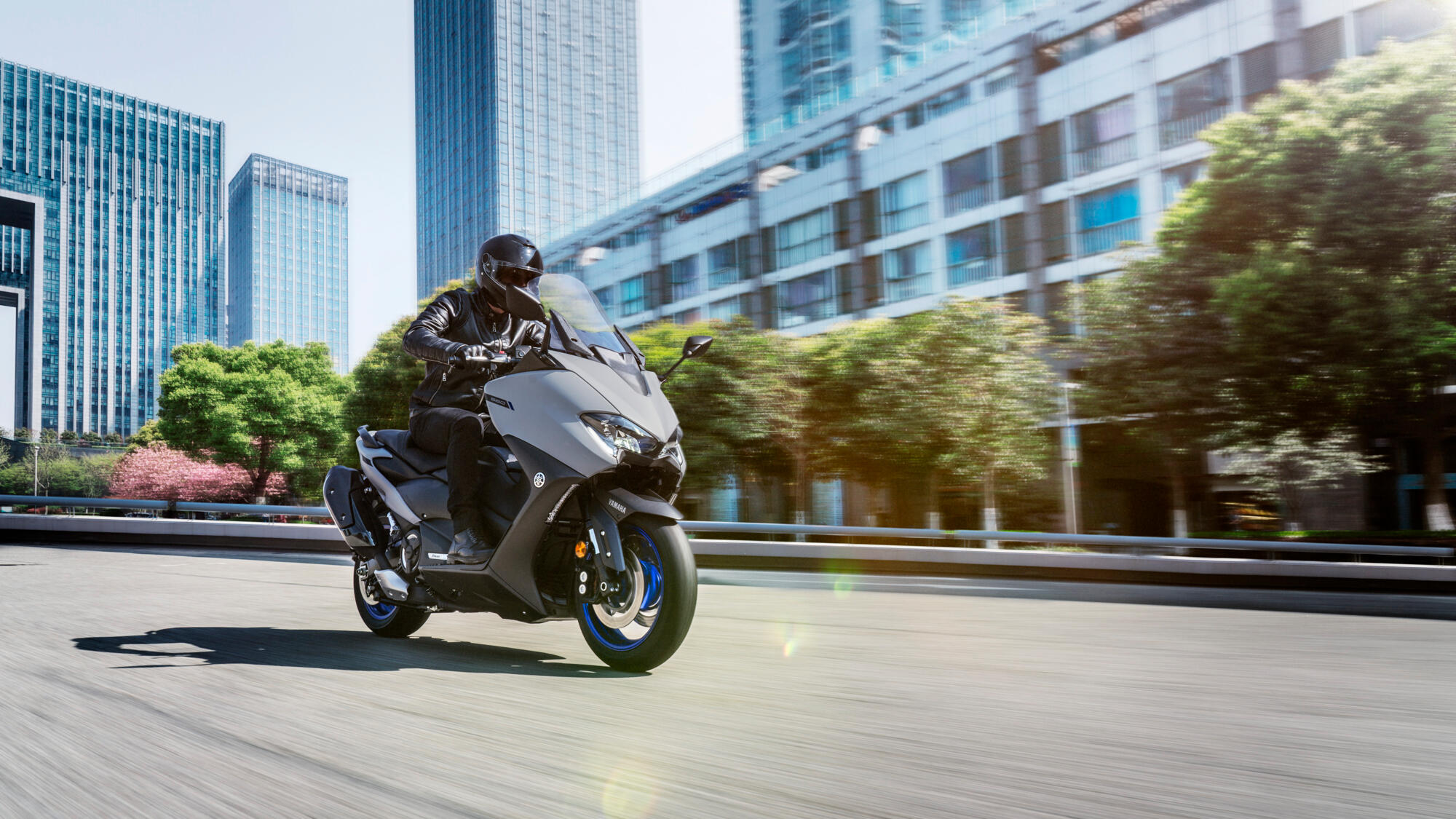 2020-Yamaha-XP500A-EU-Icon_Grey-Action-002-03